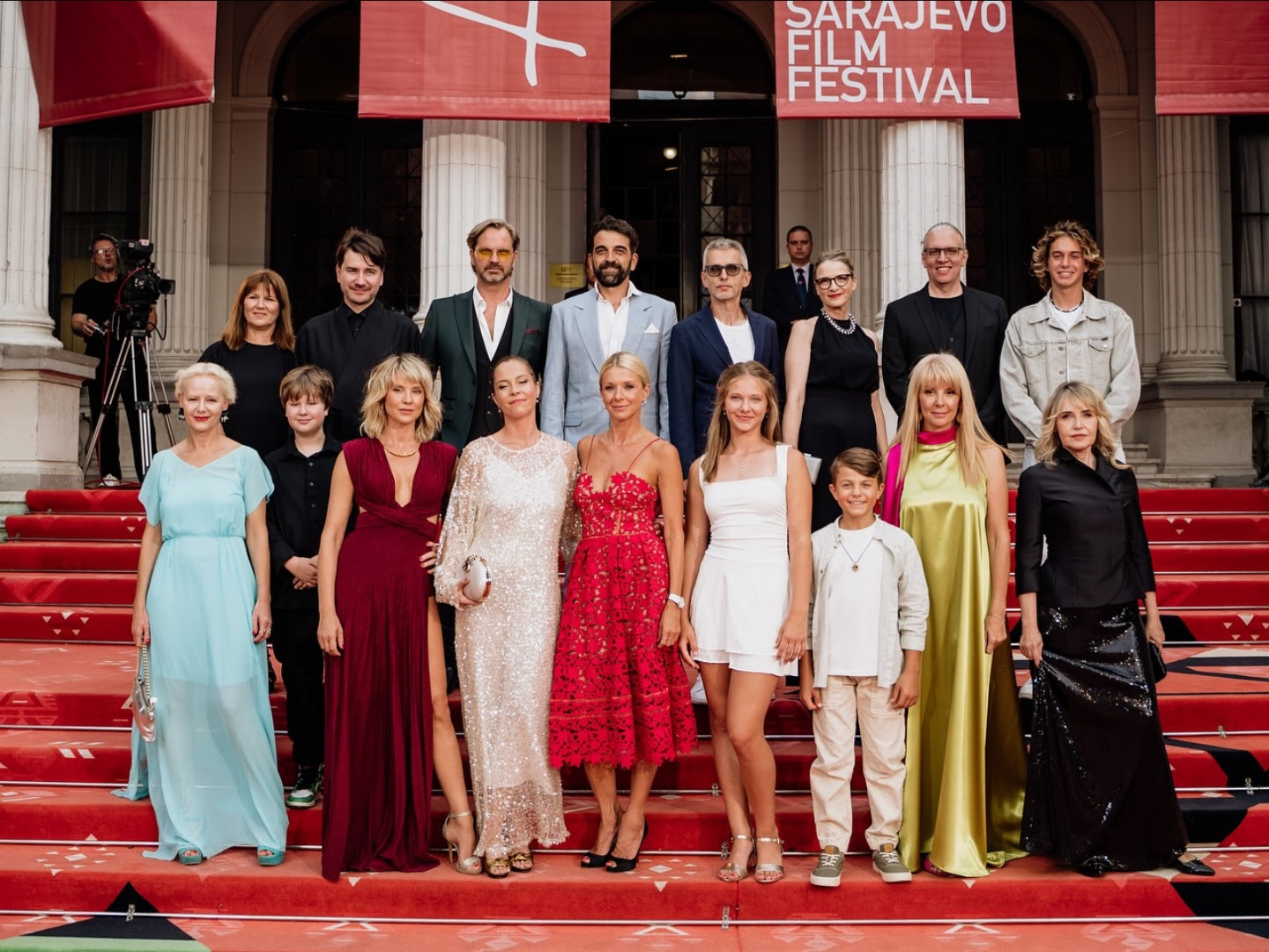 Belo se pere na devetdeset