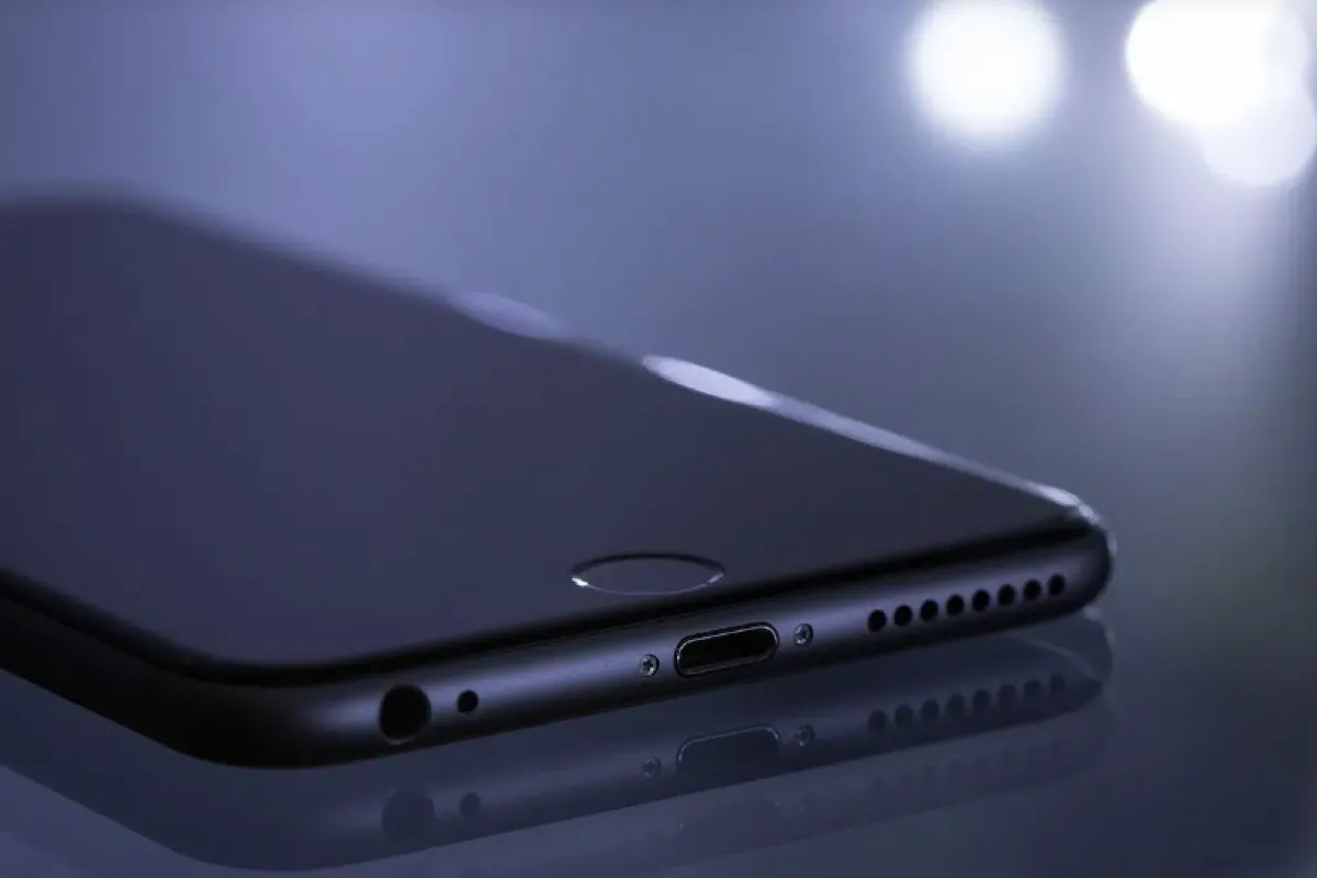 ipone telefon mobilnik